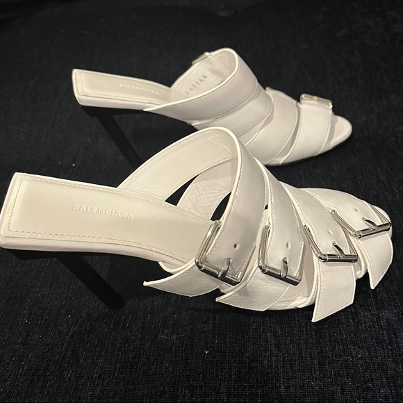 New edgy Balenciaga white leather sandals with straps with silver metal buckles. - Picture 1 of 8